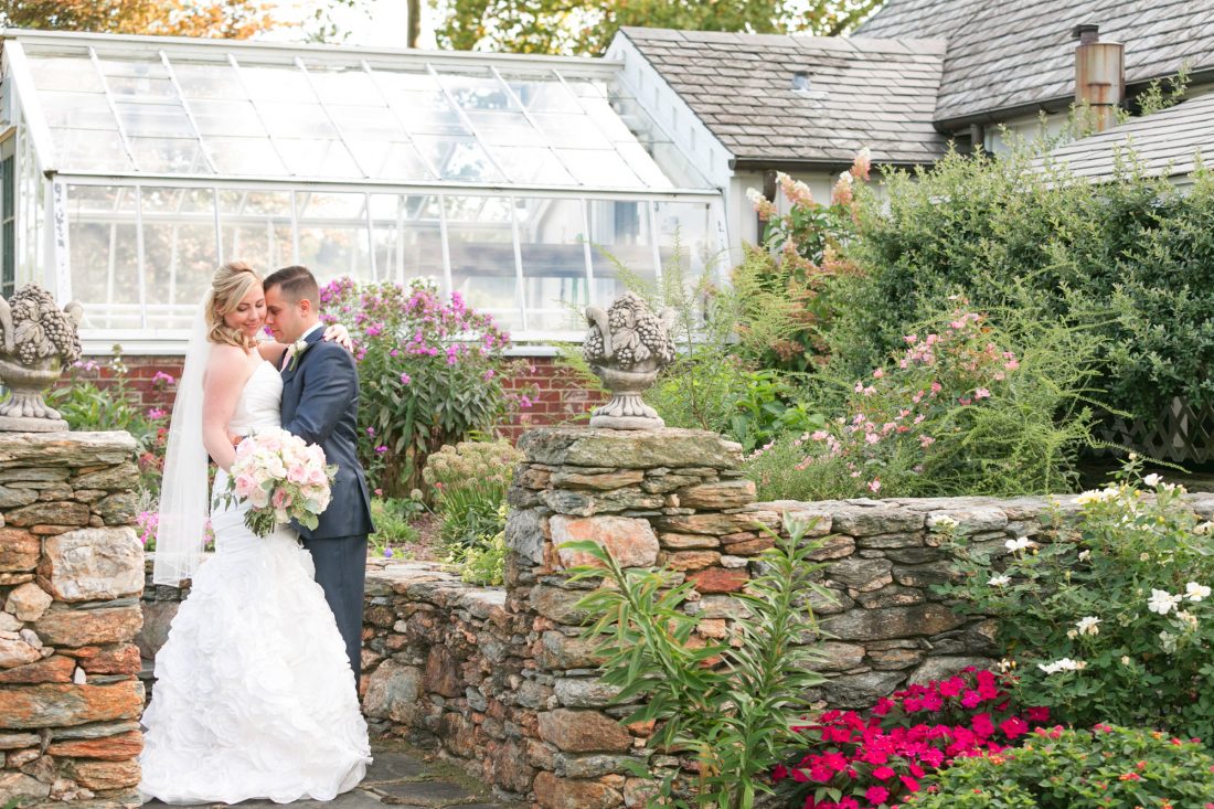 bride-groom-greenhouse-summer-1100×733