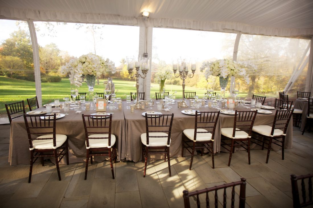 family-style-wedding-reception-1100×733