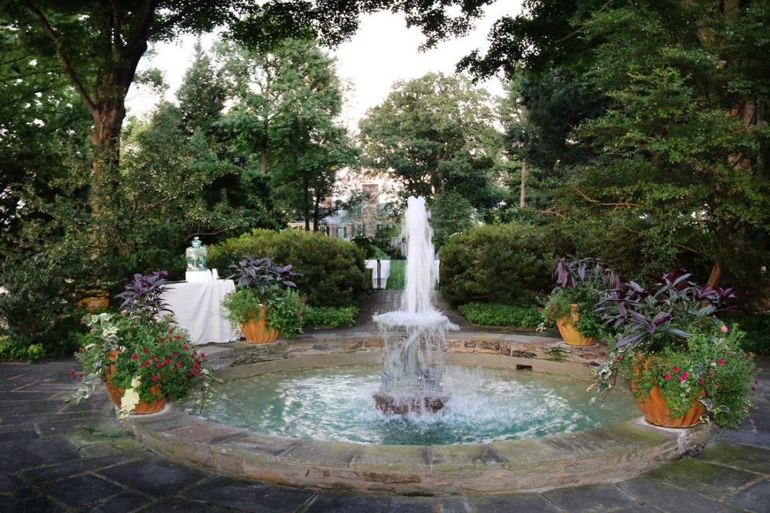 water-fountain-drumore-estate-wedding-venue-1100×733