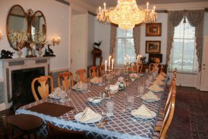 Elegant Mansion Room Indoor Dining for Party Venue