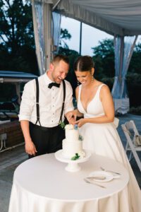 Couple cutting cake in Lancaster, PA Wedding Venue